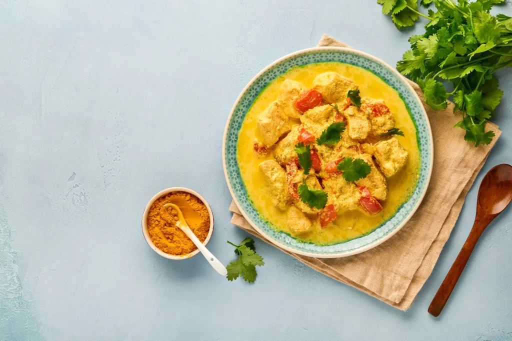 Assiette de poulet korma